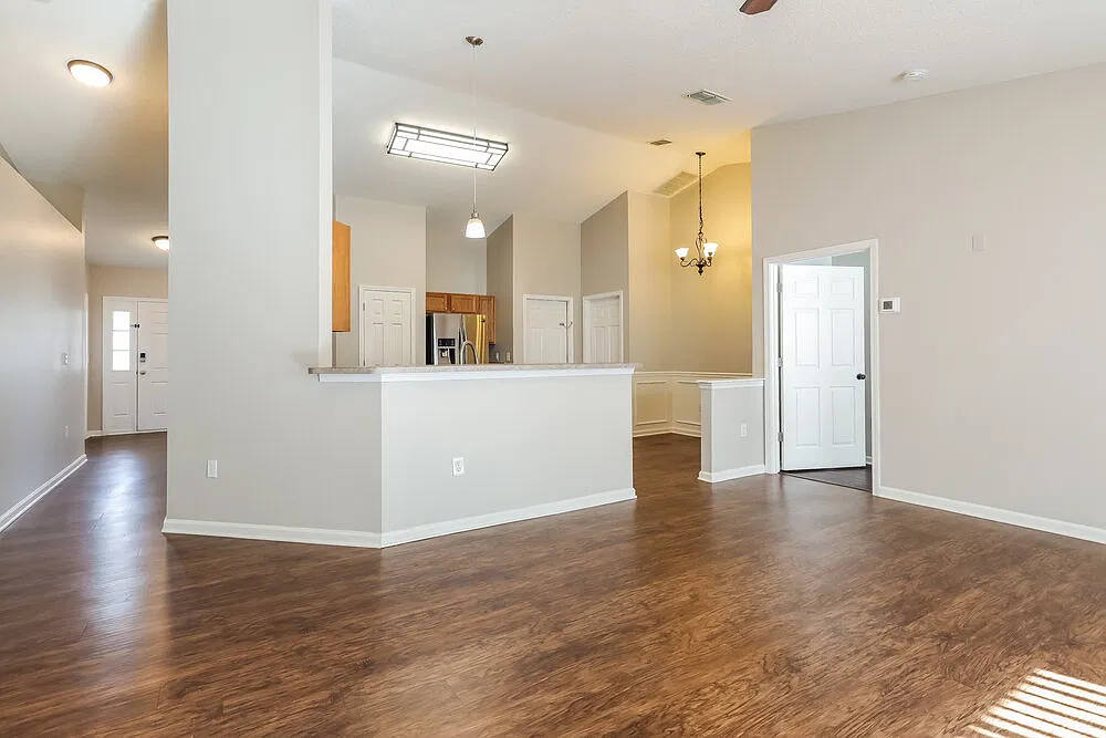 4 bed, 2.0 bath, 1724 sqft, $2,040 — Photo 4