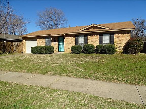 3rd image of 736 SW Hillside Dr