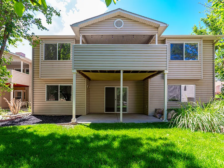 528 Park Ridge Ct — Photo 5