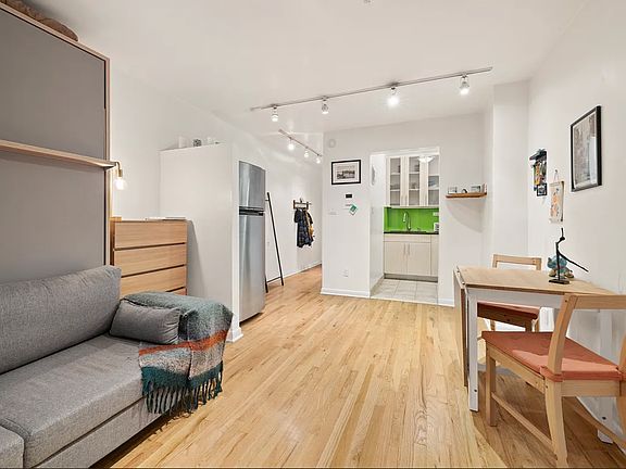 3rd image of 315 W 55th St APT 1D