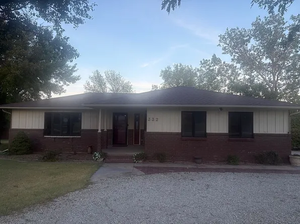 332 College View Dr, Great Bend, KS 67530