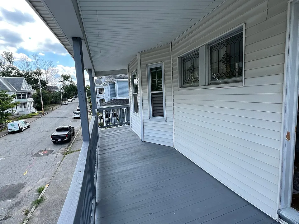 231 Foster St