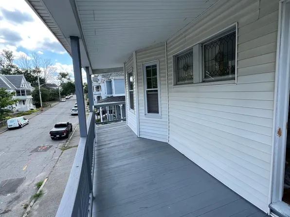 231 Foster St, Lowell, MA 01851