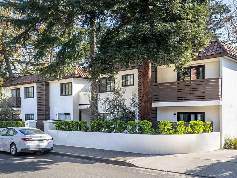 609 W Junipero St #9 — Photo 1