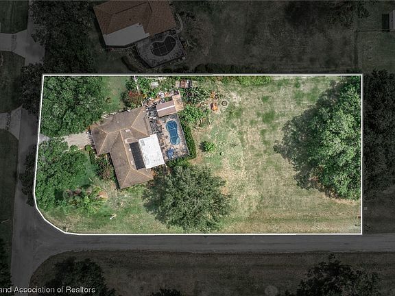 2nd image of 333 Oak Knolls Cir