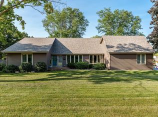 6028 Denwood Dr, Rockford, IL 61114