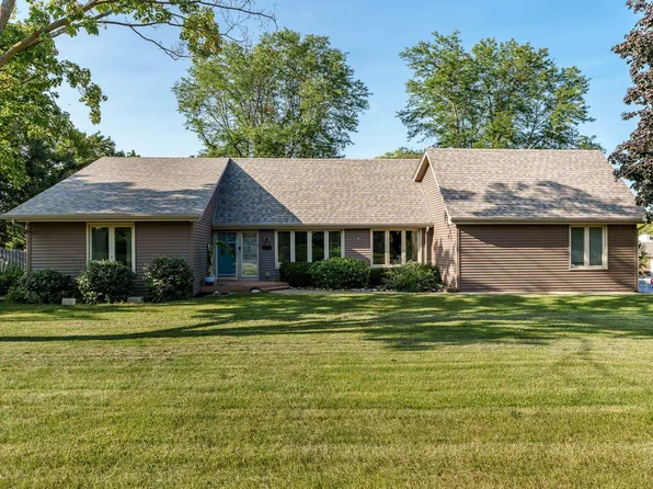 6028 Denwood Dr, Rockford, IL 61114