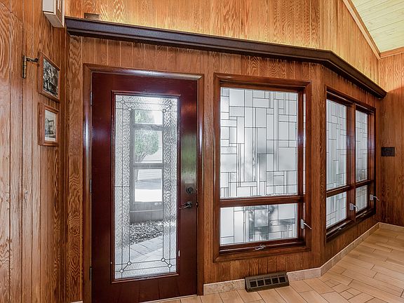 3rd image of 210 Hartway Ct
