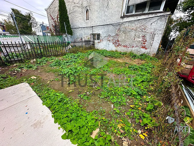 4633 Penn St #1 — Photo 16