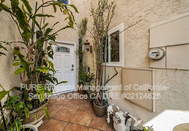 7525 Jerez Ct #H — Photo 3