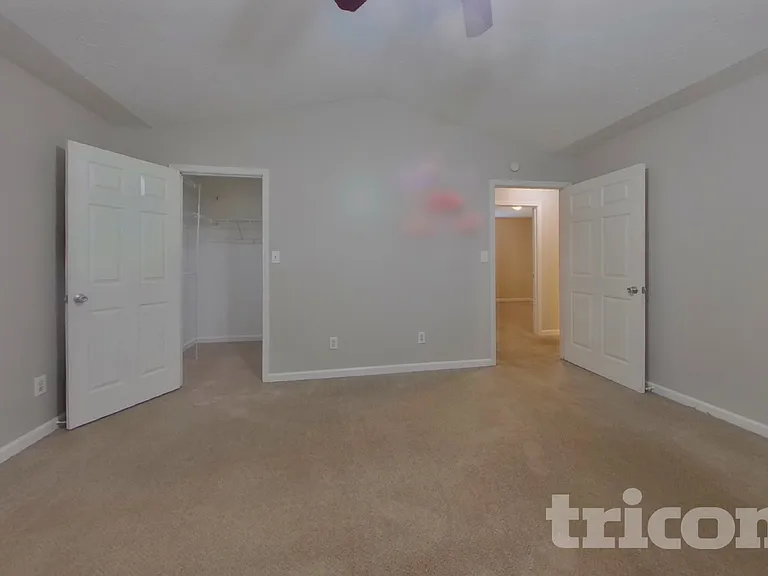 726 Westbury Dr — Photo 7