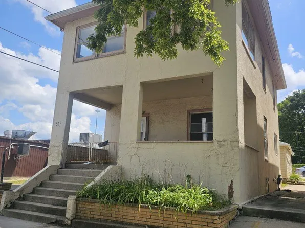 517 W 9th St, Waterloo, IA 50702