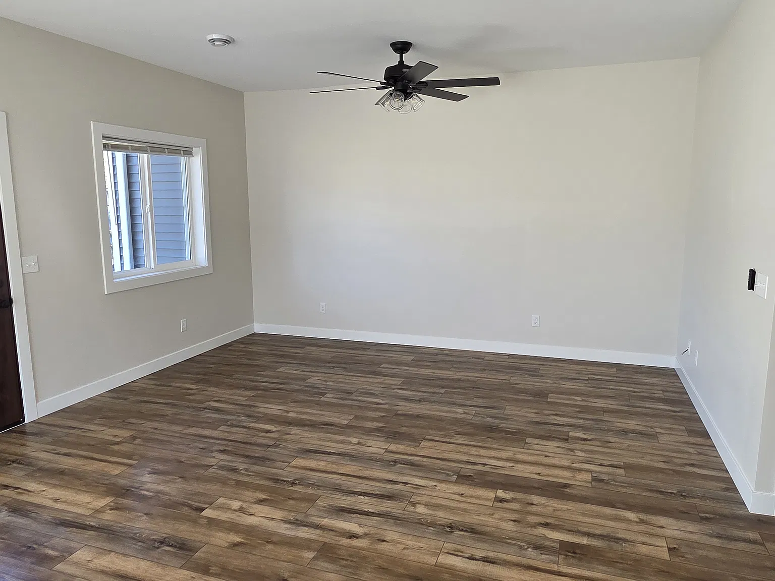3 bed, 1162 sqft, $1,975 — Photo 2