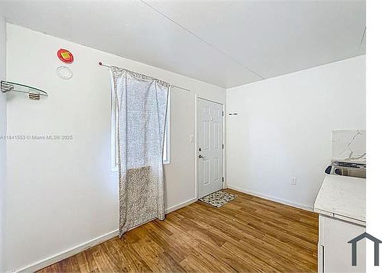 5th image of 1110 N 58th Ave Floor 1