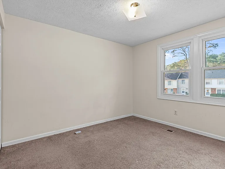 528 Chanticlar Ct — Photo 14