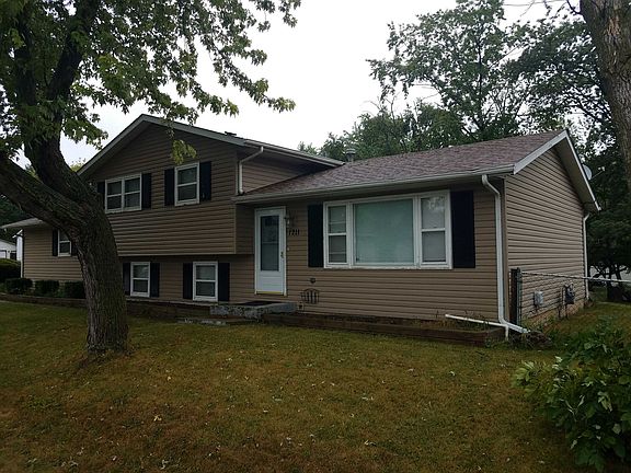 3rd image of 1211 Brentwood Dr