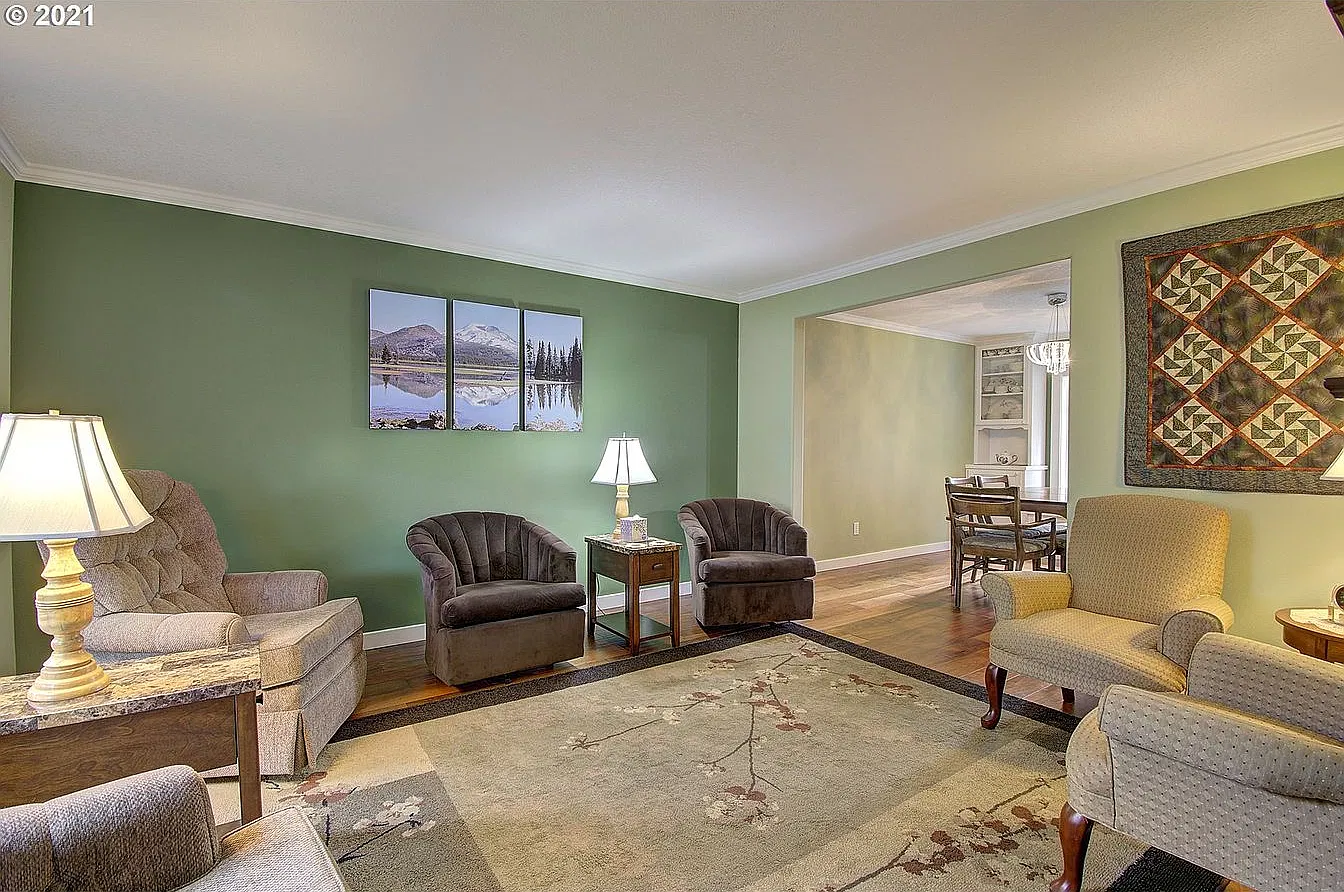 4 bed, 2.5 bath, 2180 sqft, $3,100 — Photo 4