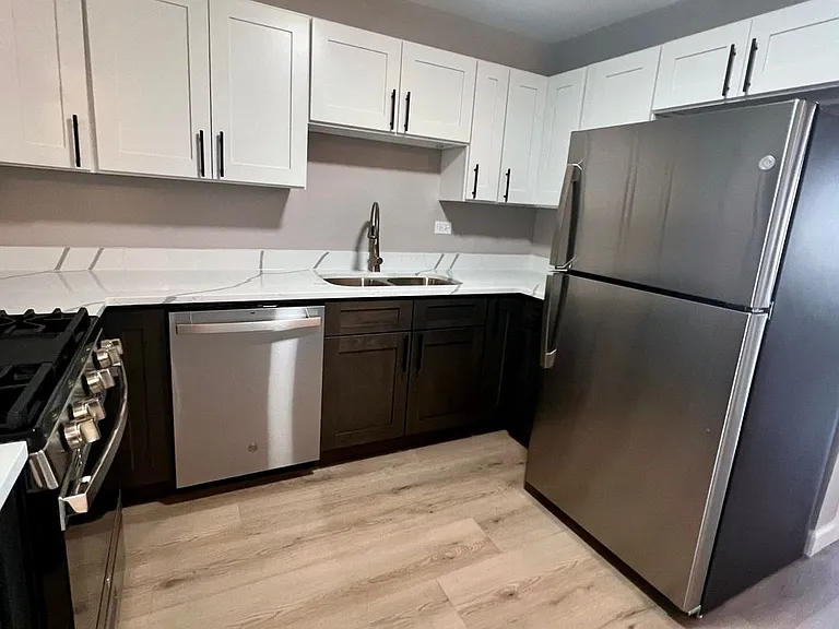 Salt Creek Apartments — Photo 14