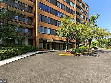 1 bed, 819 sqft, $2,200 — Photo 2