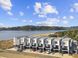 280 NW Huckleberry St #5, Waldport, OR