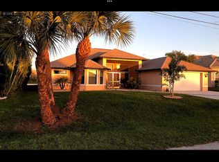 609 SE 4th Pl, Cape Coral, FL 33990