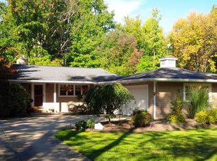 371 Hickory Hill Rd, Chagrin Falls, OH 44022