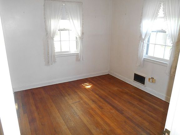 4th image of 51 Burnside Ave