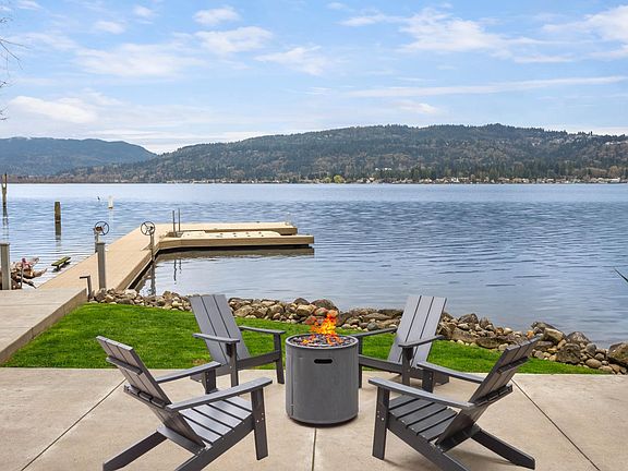 3rd image of 3167 E Lake Sammamish Shore Ln SE