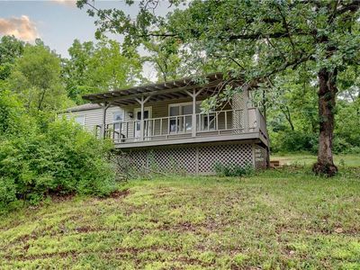 735 Lakewood Rd, Bonner Springs, KS, 66012