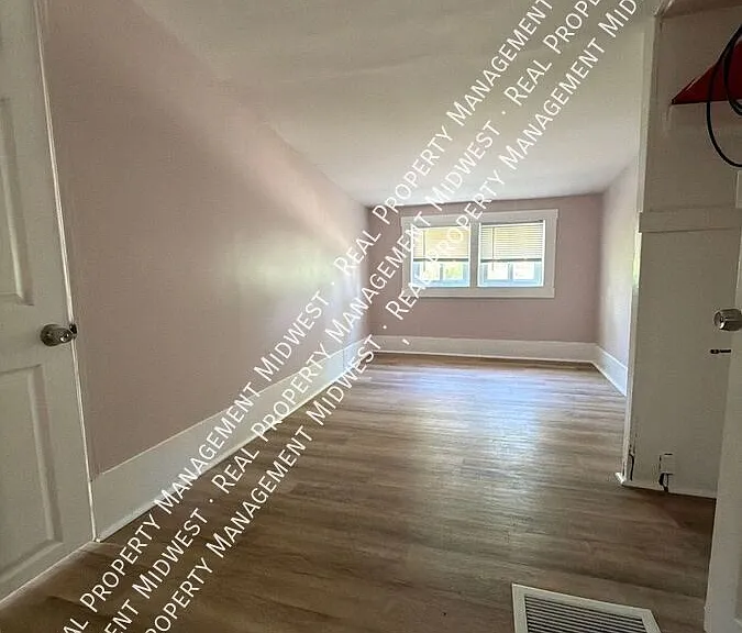 2504 Forest Home Ave — Photo 29