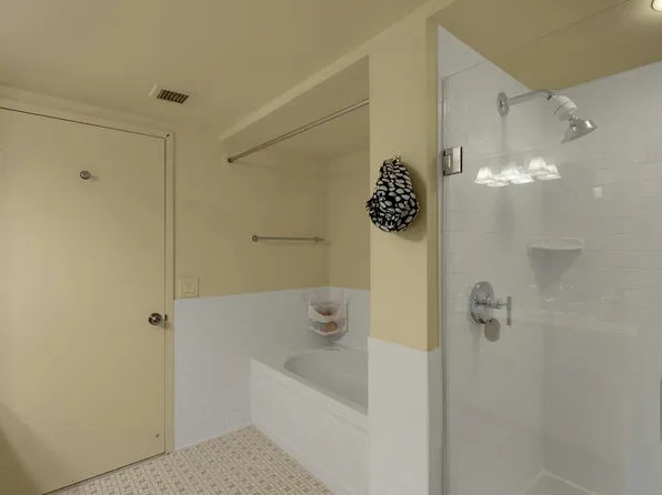 700 Grove Street image 20 of 39