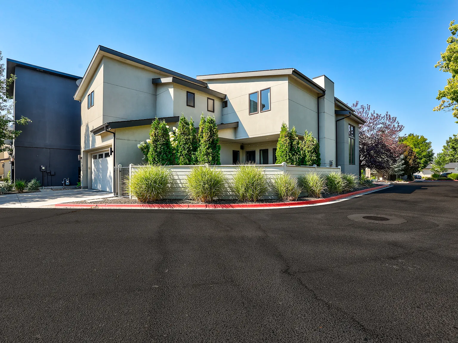 3 bed, 2.5 bath, 2603 sqft, $3,295 — Photo 2
