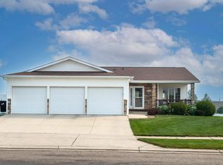 4506 Chamberlain Dr, Bismarck, ND 58503