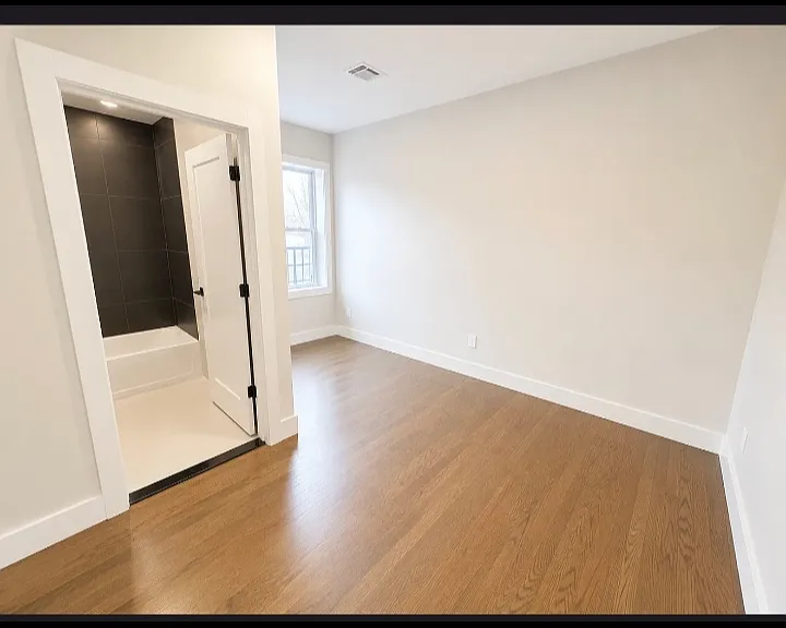 535 Hawthorne Ave #203L — Photo 8