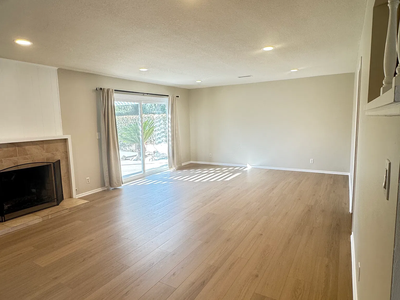 3 bed, 1307 sqft, $4,100 — Photo 3