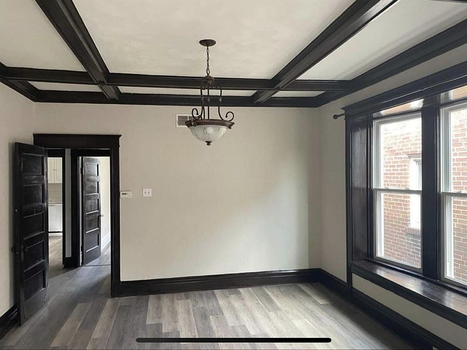 center room with the bay window taken from the south room