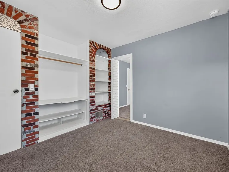 1201 W Baker Ave — Photo 28