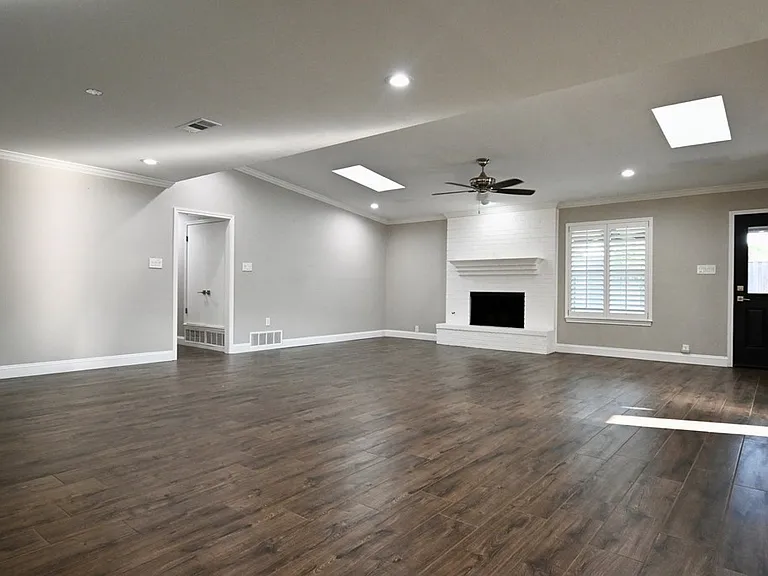 2 Bentley Ct — Photo 2