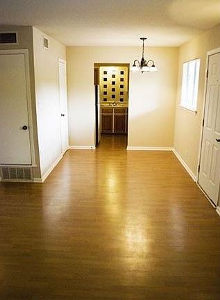 5th image of 806 E 13th St APT 203