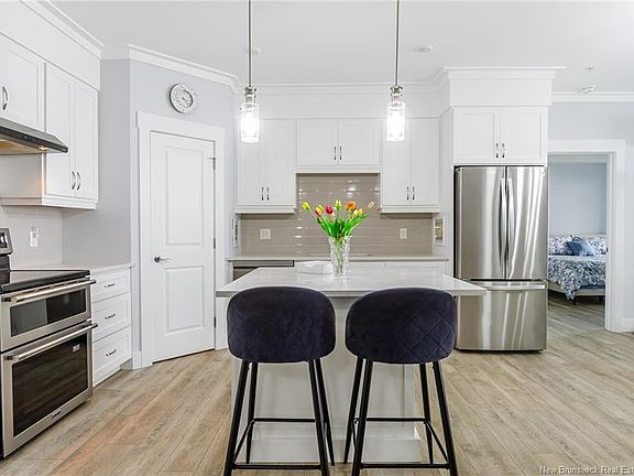 4th image of 52 Hampton Rd #102