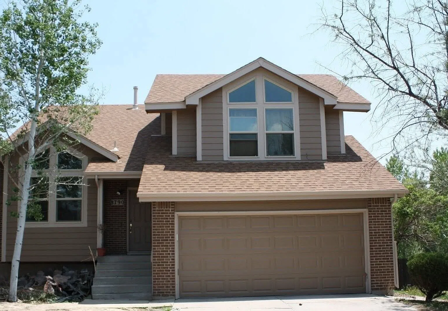 3 bed, 2.5 bath, 1955 sqft, $2,400 — Photo 1