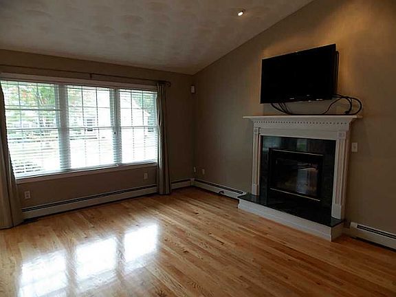 4th image of 46 Carriage Dr