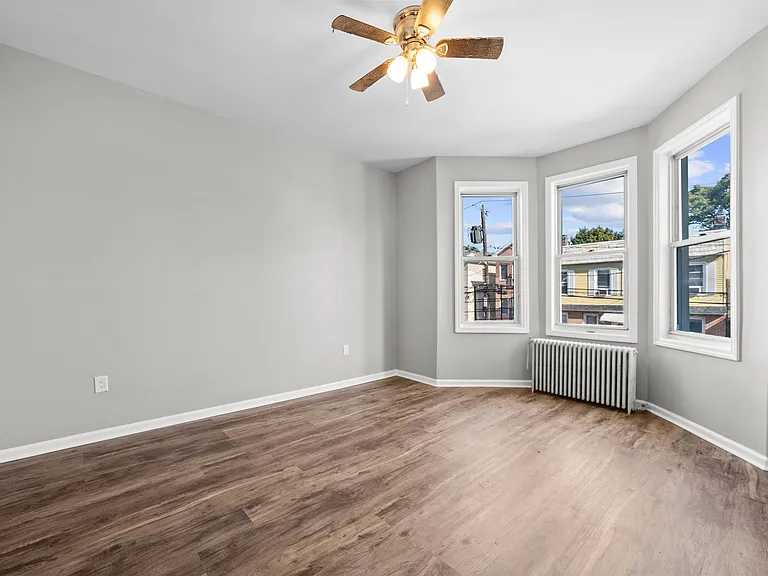 34 W 18th St — Photo 2