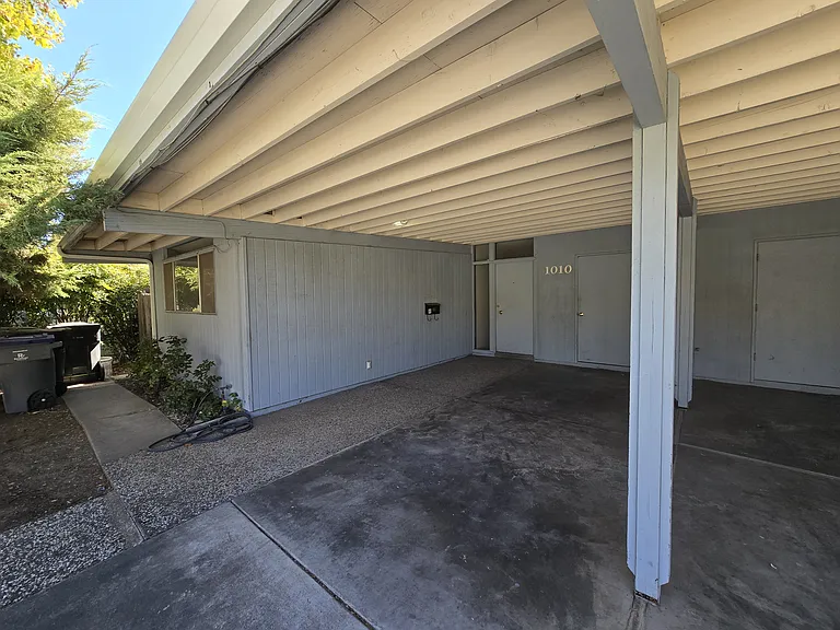 1010 Drake Dr — Photo 11