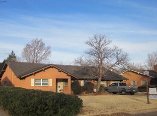 1305 Holiday Dr, Plainview, TX 79072