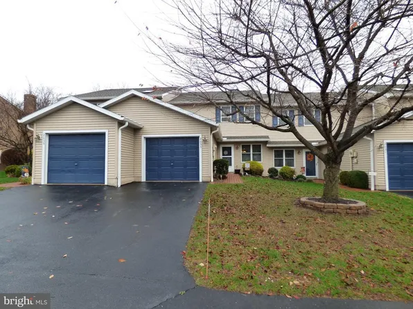 2633 Grandview Park Dr, York, PA 17408