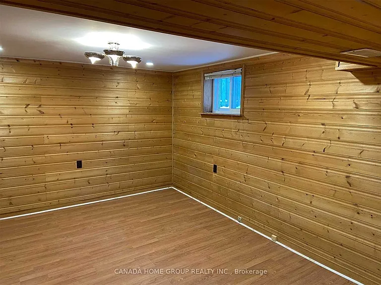 435 Lynett Cres #LOWER — Photo 6