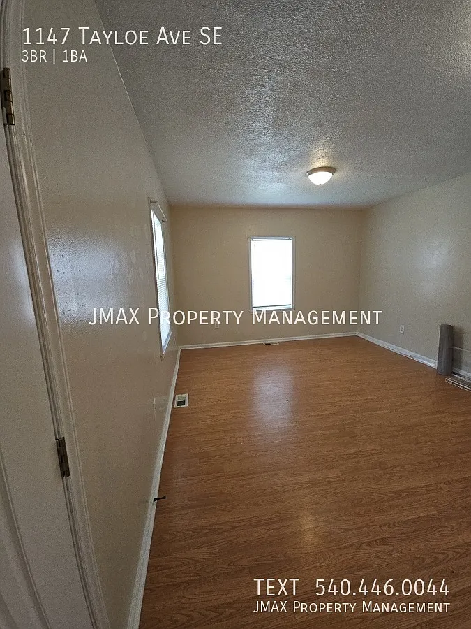 Charming 3 Bedroom Home with Plenty of Living Space — Photo 4