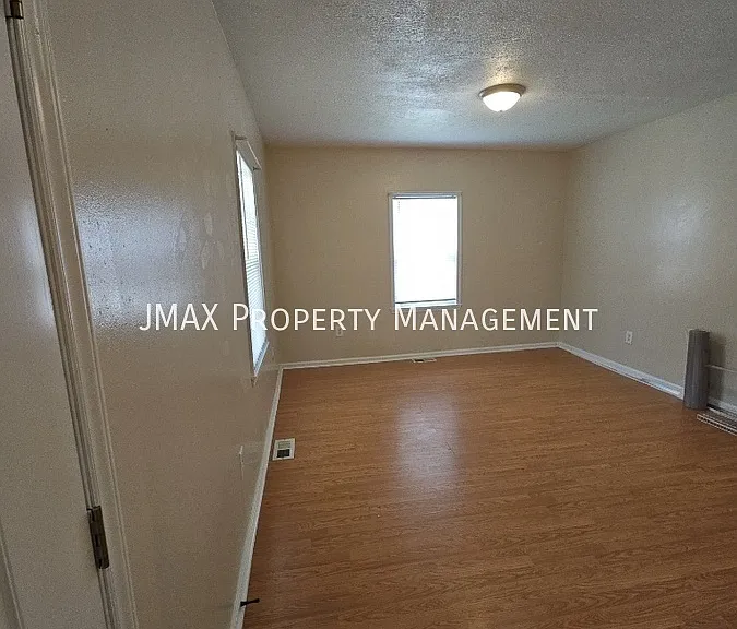 1147 Tayloe Ave SE — Photo 4