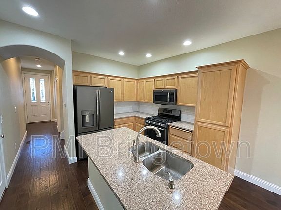 5th image of 266 NE 47th Pl